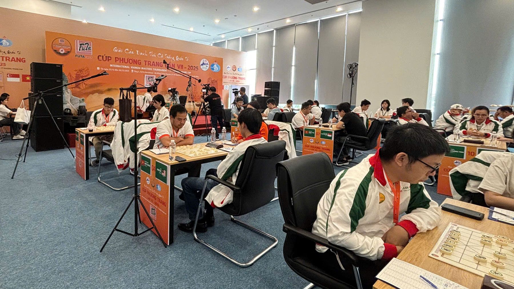 Ngày 6 cúp Phương Trang 2025: "Tây Độc" nỗ lực đến phút cuối, Hứa Văn Chương đăng quang ngôi vô địch